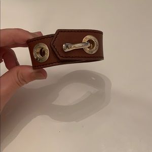 Tods cuff bracket